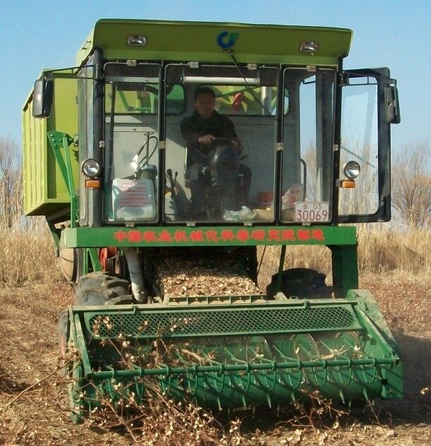 中农机4MG-275型自走式棉杆联合收获机(收割型)