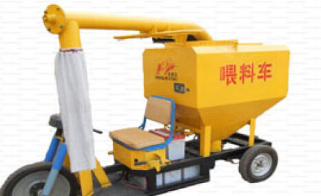 河南宏锐牛猪场多功能喂料车