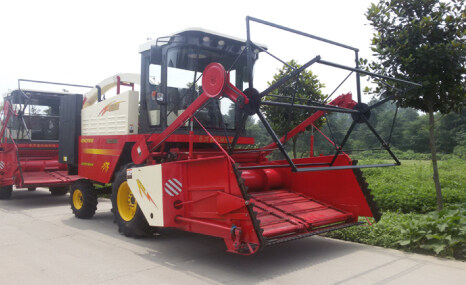 乐万家科沃丰4QZ-2600自走式青饲料收获机