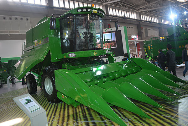 迪马DM800型玉米收割机