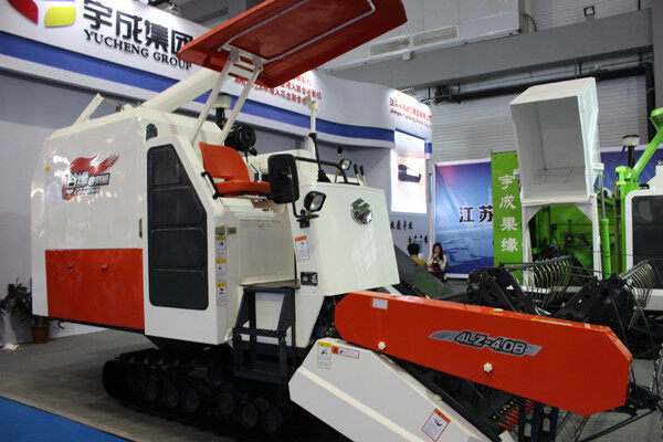 宇成谷缘4LZ-4.0B纵向轴流全喂入联合收割机