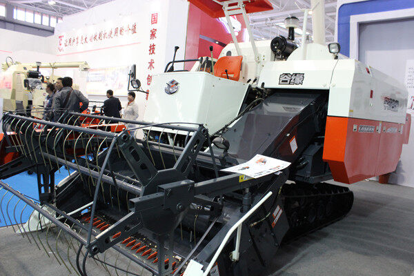 宇成谷缘4LZ-4.0B纵向轴流全喂入联合收割机