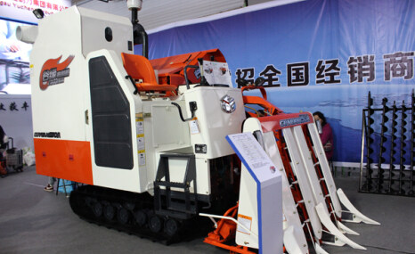 宇成4LBZ-150半喂入联合收割机