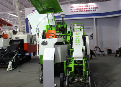 宇成果缘4HLB-2A花生联合收割机