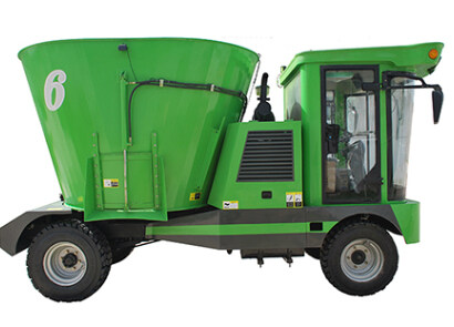 润牧6立方自走饲料搅拌机