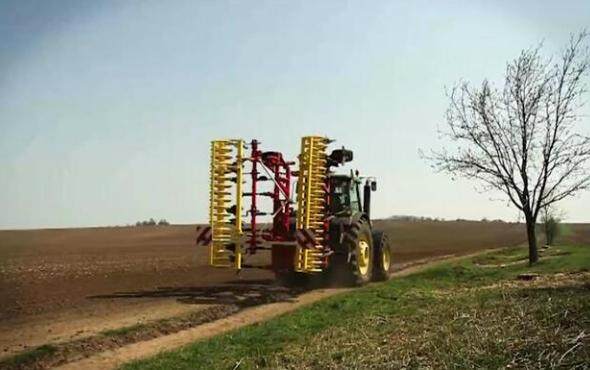 奥地博田赛克罗系列联合整地机作业视频