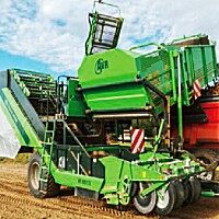 比利时AVR6200/9200VW侧牵引马铃薯收获机