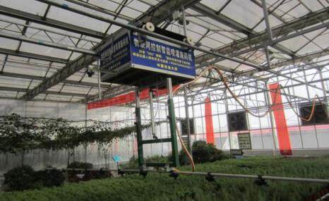 博田轨道悬挂喷灌机