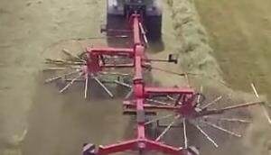 Fella公司CamControl系列旋转式搂草机-作业视频