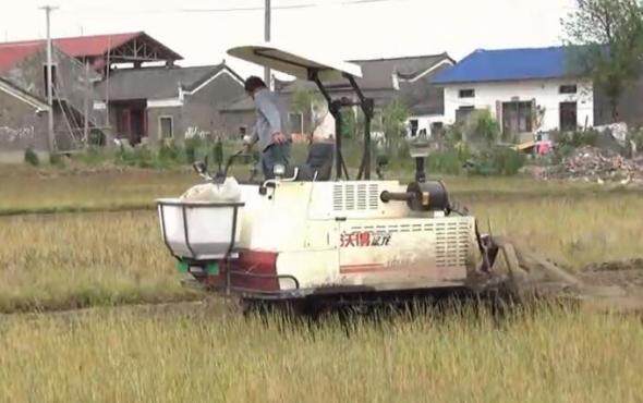 沃得猛龙三点式悬挂式作业视频