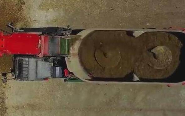 库恩公司SPW系列自走式全混日料车