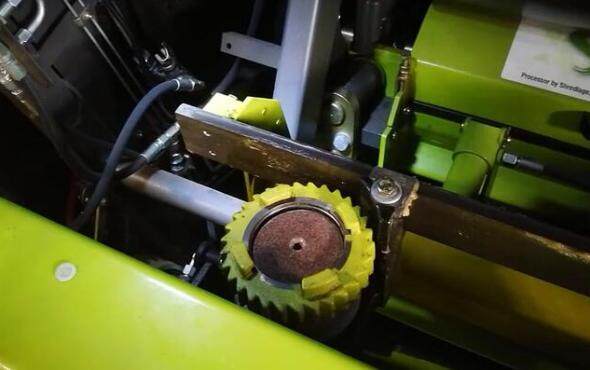 科乐收(CLAAS) JAGUAR系列青贮机磨刀石调整