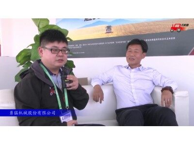 王勇：拖拉机是勇猛打造玉米全程机械化的重要一步