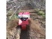 河北顶呱呱1GZL-107遥控履带管理机作业视频