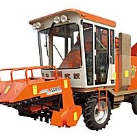 新三王4YZ-2B自走式玉米联合收获机