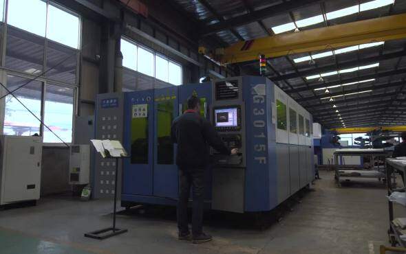 金兴农机机器人焊接视频