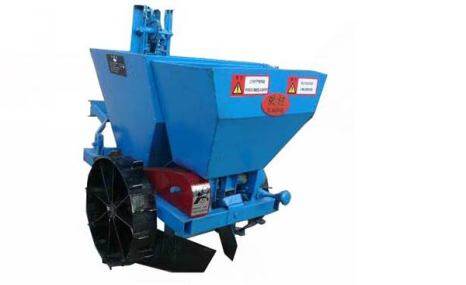 洮河2CMF-1马铃薯分层施肥播种机