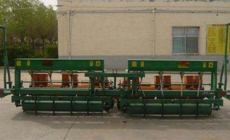 拓新2BMK-2/12铺膜播种机