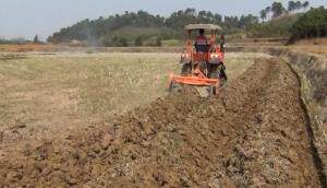 农夫NF-702拖拉机起垄现场-作业视频