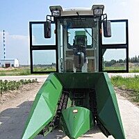 新农4YW-2玉米联合收获机