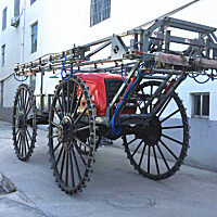 隆顺3WPZ-1000A自走式喷杆喷雾机