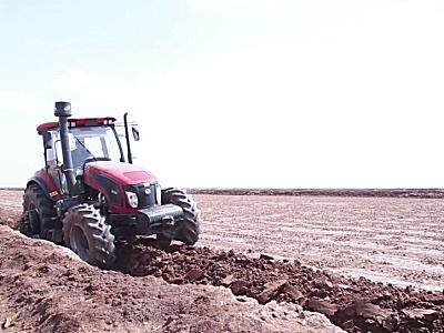 东风农机DF2204拖拉机作业视频