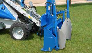 小型挖树机作业视频