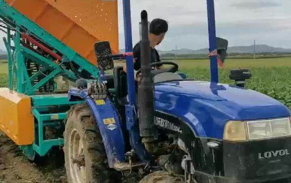 北大荒众荣4TS-2甜菜收获机作业视频1