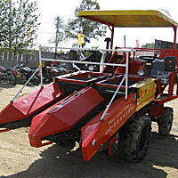 一收4YZ-2玉米收获机