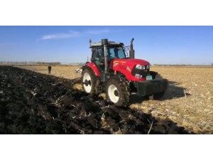 农神1LFT-450配套泰鸿2204拖拉机玉米茬耕地作业