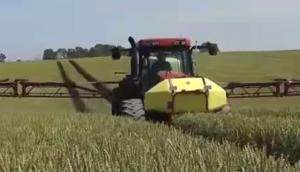 哈滴MASTERplus悬挂喷药机作业视频