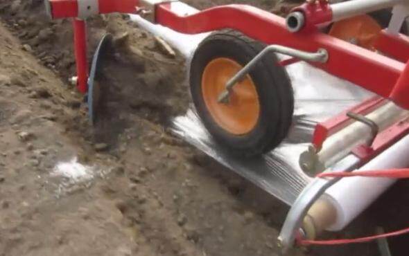 青岛洪珠2CM-2C大垄双行马铃薯种植机