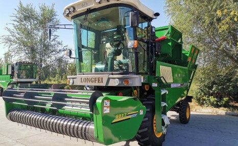 河南龙飞4HZJ-2500自走式花生捡拾收获机