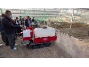 浙江设施农业现场推进会_亿丰丸山自走履带式动力喷雾机演示现场