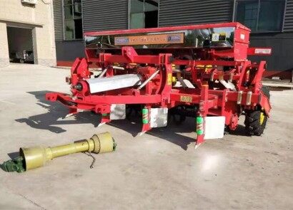 兴华五谷丰2BYQMF-4玉米清垄灭茬施肥播种机