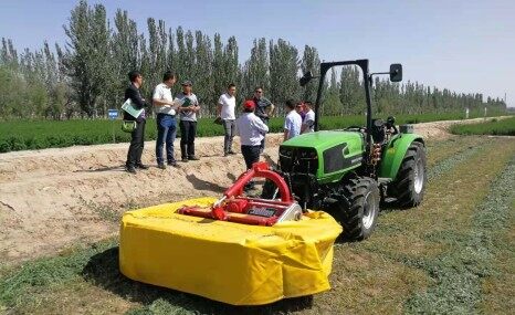 玛提克9GYX-1.75前置式割草压扁机