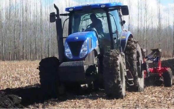 纽荷兰2304拖拉机带贝松大四铧作业!