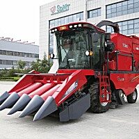 山东天鹅4YZ-4Q玉米收获机