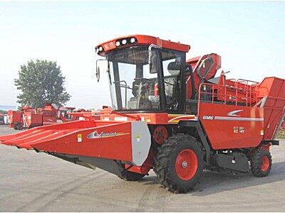 巨明4YZP-4Y型自走式玉米收获机