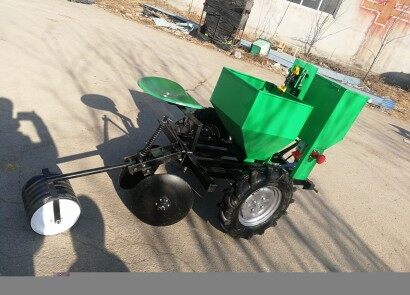 鲁洲2CM-2土豆马铃薯种植机