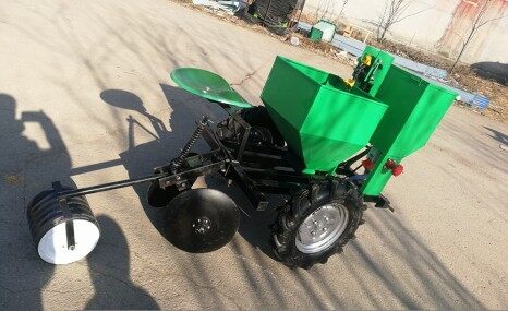 鲁洲2CM-2土豆马铃薯种植机