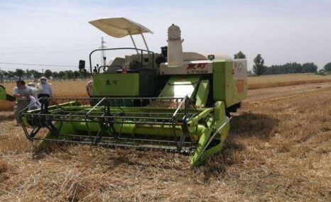 江西良田4LZ-6.5(LT999)(G4)履带自走式全喂入联合收割机