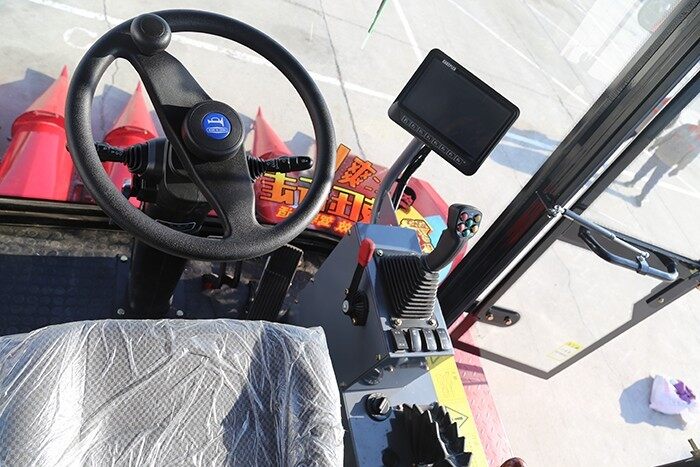 勇猛4YZ-4G/4J1/4K1/4L1/4B01/4B04自走式玉米收获机