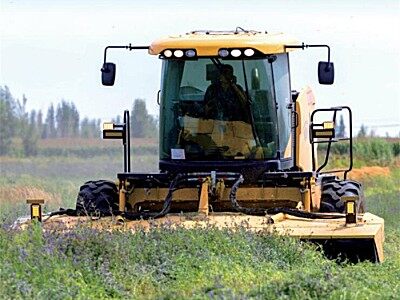 纽荷兰SR220PLUS(G4)自走式割草压扁机