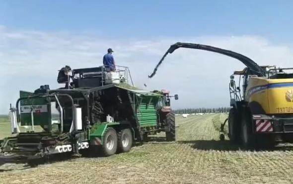 玛提克KNOLL Multibaler XL青贮裹包一体机作业3