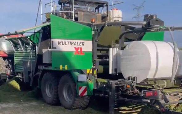 玛提克KNOLL Multibaler XL青贮裹包一体机作业2