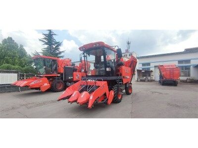 仁达4YZ-3D自走式玉米收获机