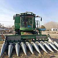 约翰迪尔C440联合收割机