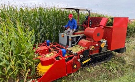 兰石兰驼4QZY-2.4履带自走式青贮饲料收获机