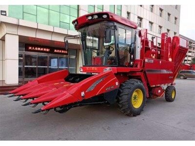 天人4YZ-4C自走式玉米收获机